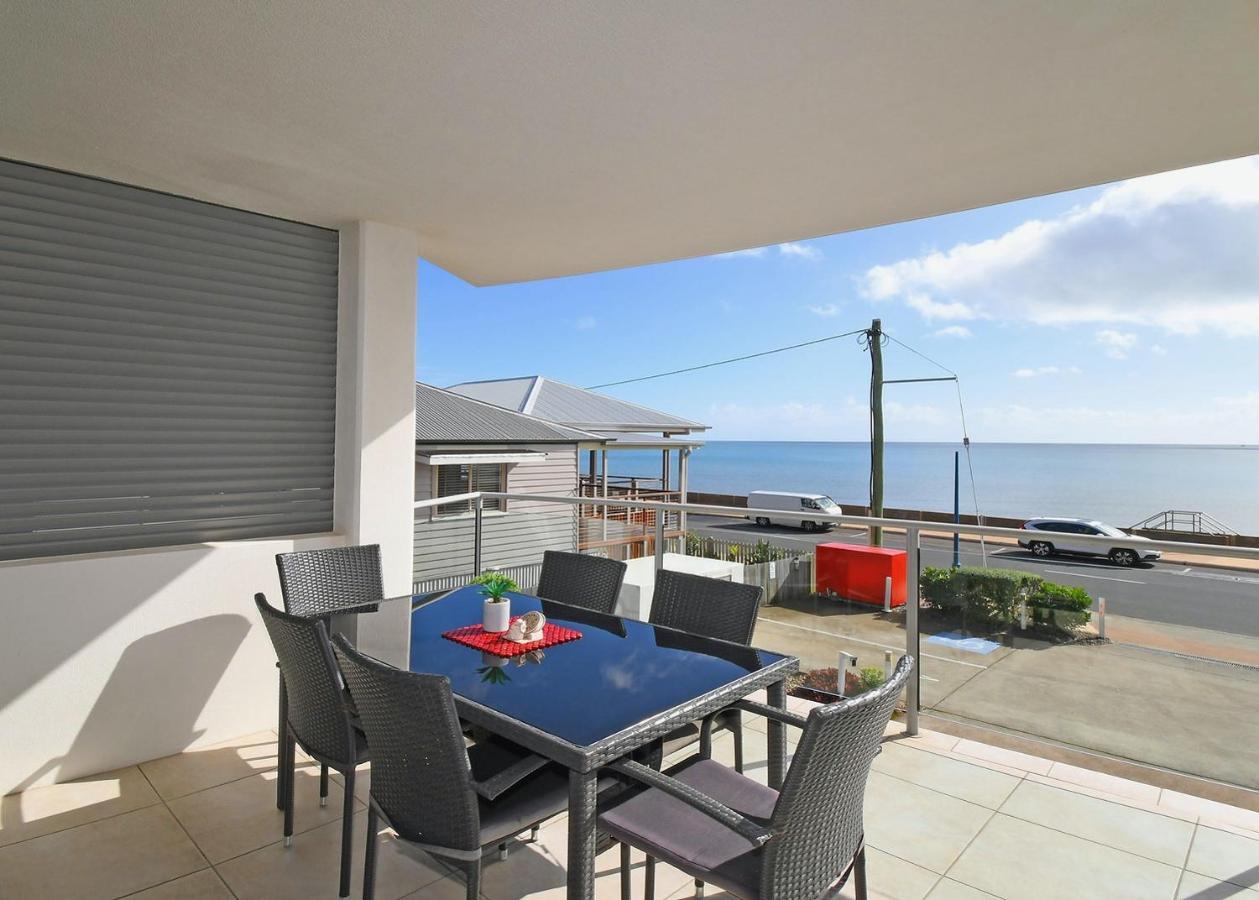 Luxurious Beachfront Apartment Hervey Bay Exterior photo