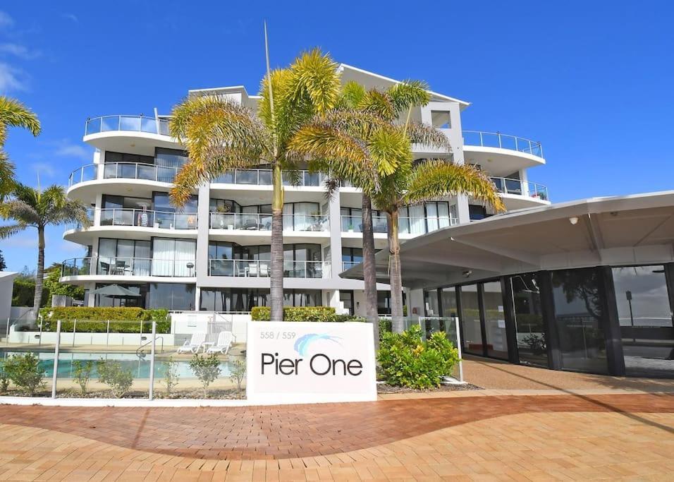 Luxurious Beachfront Apartment Hervey Bay Exterior photo