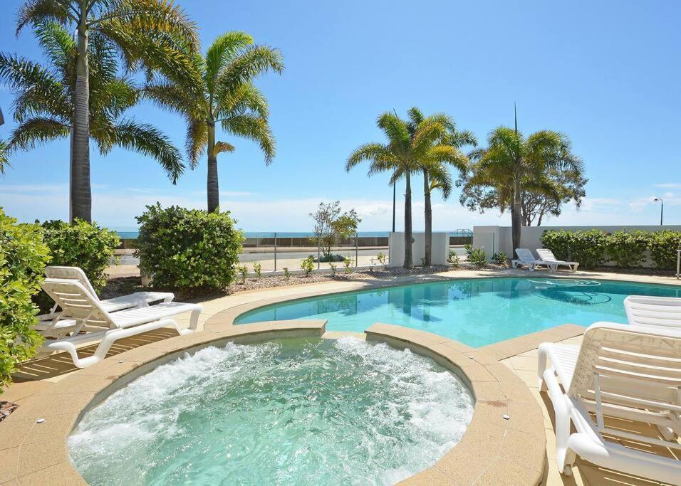 Luxurious Beachfront Apartment Hervey Bay Exterior photo