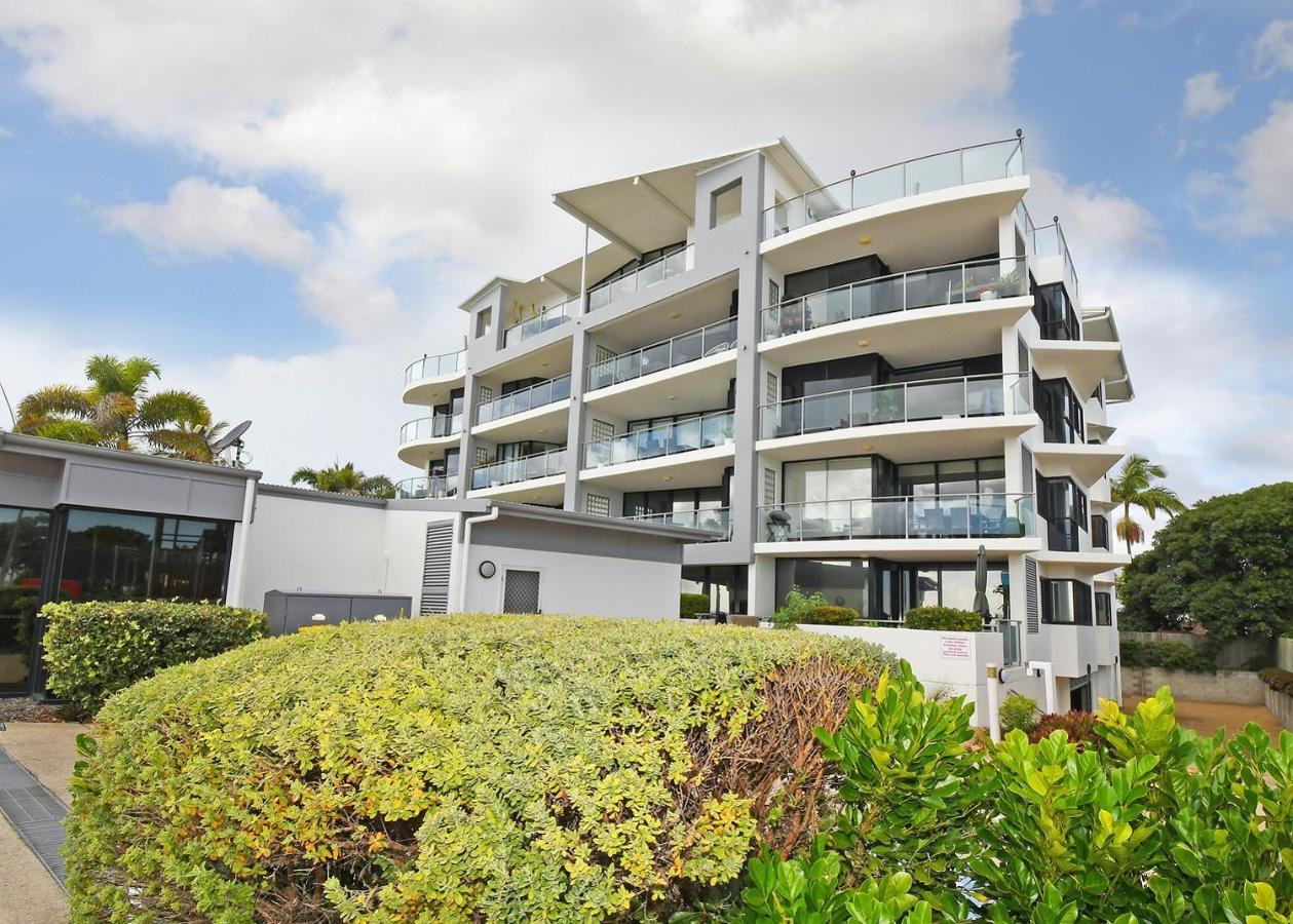 Luxurious Beachfront Apartment Hervey Bay Exterior photo