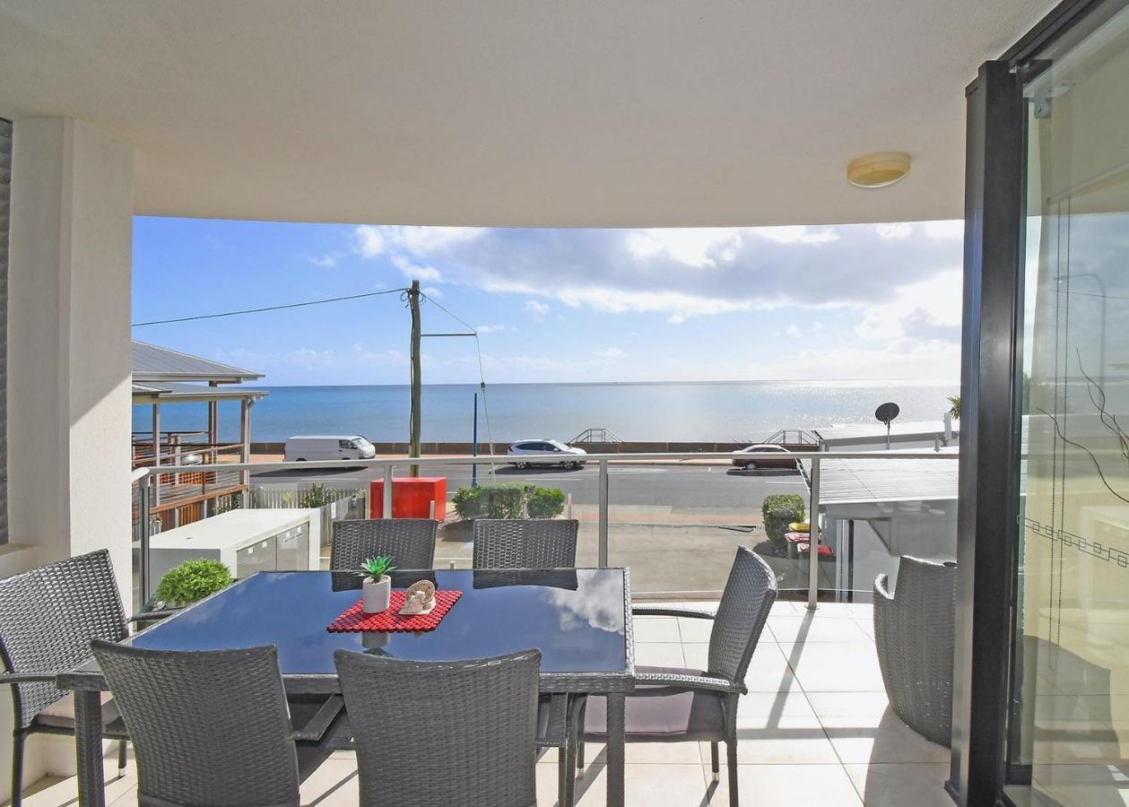 Luxurious Beachfront Apartment Hervey Bay Exterior photo