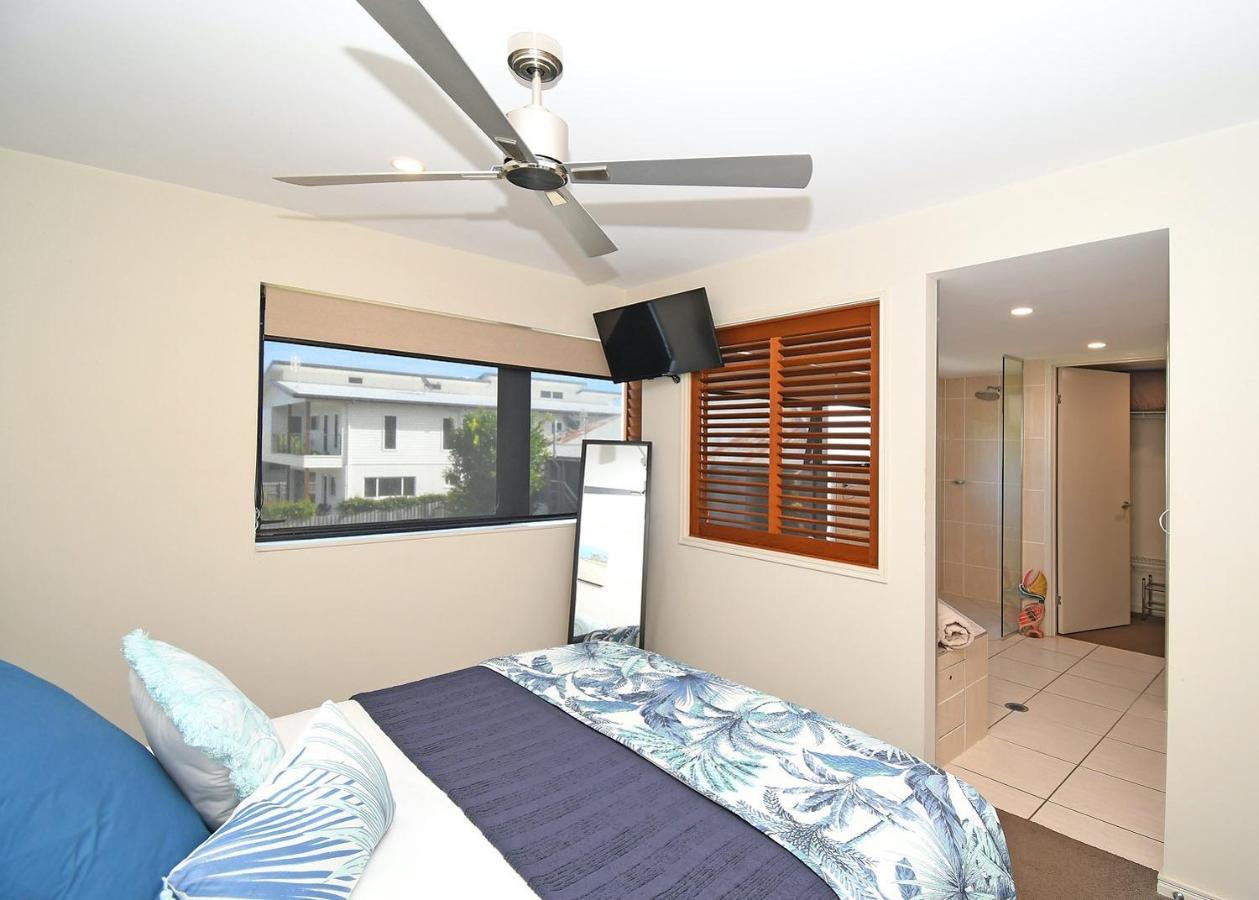 Luxurious Beachfront Apartment Hervey Bay Exterior photo