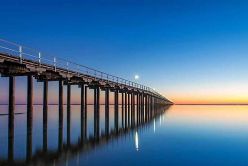 Luxurious Beachfront Apartment Hervey Bay Exterior photo